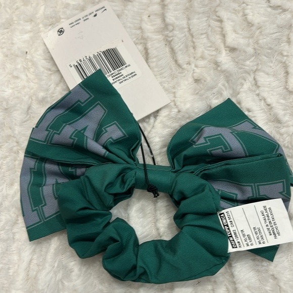 Nike hair bow scrunchie team colors, green and gray one size new with tags - Picture 3 of 4